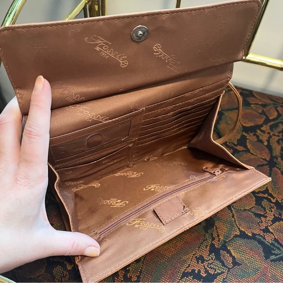 Fossil | Leather Crossbody Purse - Picture 6 of 13